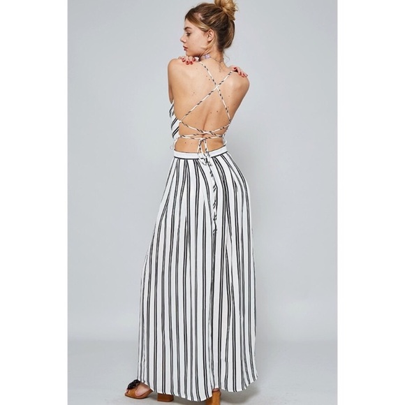 Striped romper- fits like a 6 - Picture 5 of 5